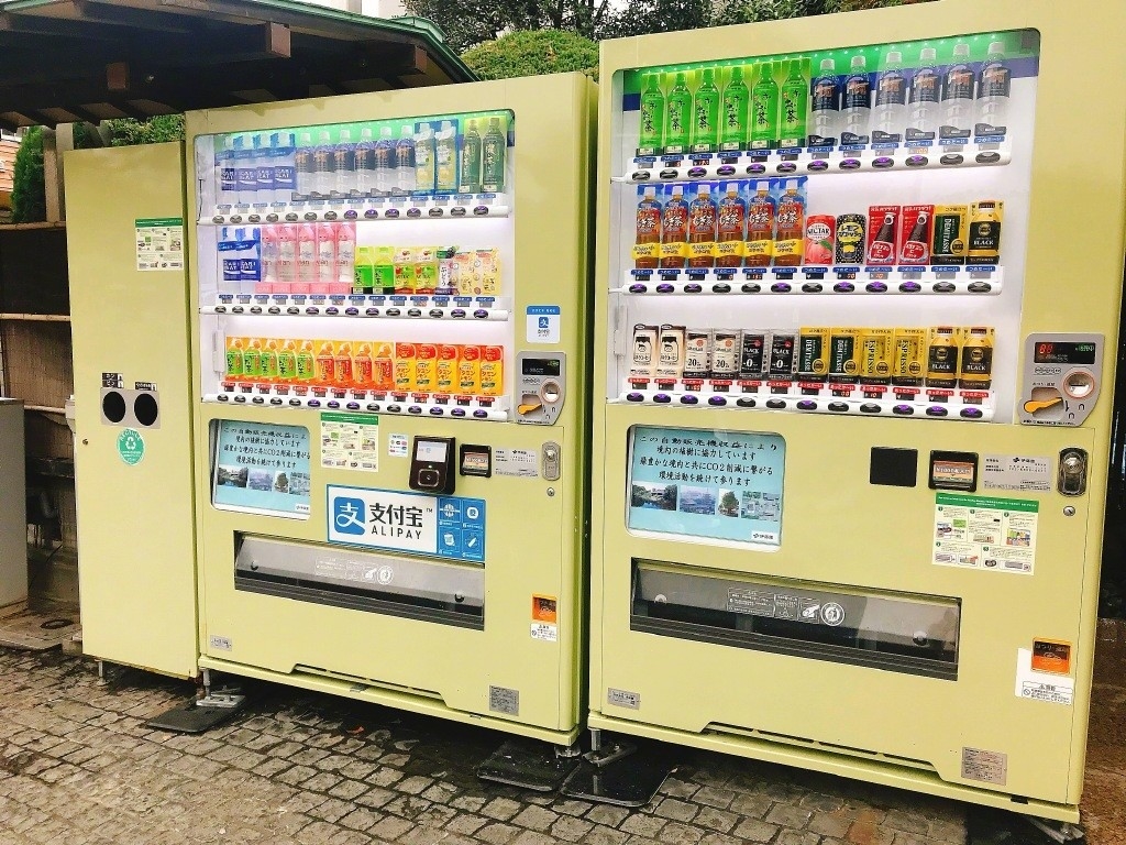 Quick - Service Vending Machine For Shopping Malls Presenting A Wide Range Of Sweet